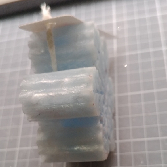 Snowflake Blue Candle - Picture 7 of 7